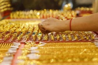 Giá vàng tăng hơn 2% từ đầu tuần, đứng vững trên mốc 2.000 USD/ounce trước Lễ Phục sinh