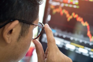 Dòng tiền mất hút, VN-Index lình xình trong biên độ hẹp