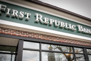 Rắc rối xung quanh First Republic Bank có thể khiến giá vàng tăng trở lại