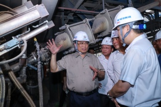 Thủ tướng kiểm tra tình hình sản xuất điện, than tại Quảng Ninh