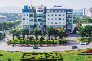 Cổ phiếu “anh cả” Vietcombank điều chỉnh, VN-Index giữ sắc xanh nhờ đâu?