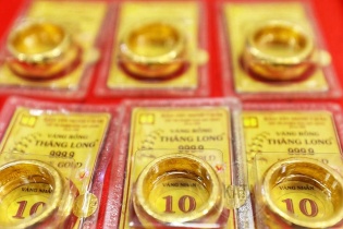 Giá vàng miếng chững lại, vàng nhẫn “thẳng tiến” mốc 69 triệu đồng/lượng 
