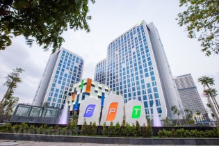 Cổ phiếu công nghệ bứt phá, VN-Index giữ sắc xanh