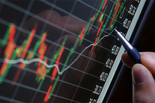 Cổ phiếu ngân hàng nâng đỡ, VN-Index giữ được mốc 1.300 điểm