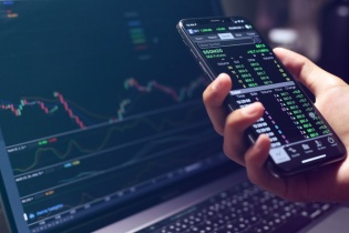 Cổ phiếu bất động sản lao dốc, VN-Index mất mốc 1.290 điểm