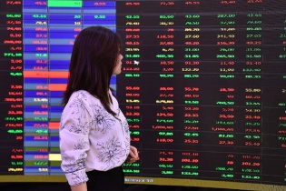 Sắc đỏ áp đảo, VN-Index giảm hơn 10 điểm