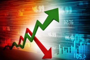 Thị trường tài chính "náo động": USD và Bitcoin vọt tăng, vàng thử thách mốc 2.700 USD/ounce