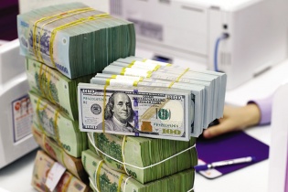 Chủ tịch Fed khẳng định không vội vã cắt giảm lãi suất, USD thêm lực đẩy 
