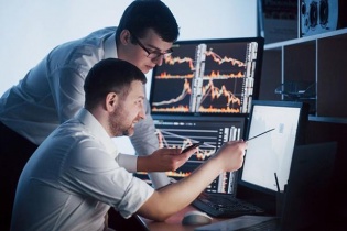 VN-Index lấy lại mốc 1.270 điểm bất chấp áp lực bán ròng chưa dứt của khối ngoại