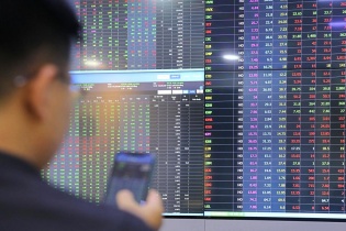 Cú lao dốc đầu tháng 4 của VN-Index kéo lùi lợi nhuận Chứng khoán Vietcap