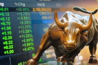 Giao dịch bùng nổ, VN-Index tiếp tục tăng tốc, tiến gần 1.560 điểm