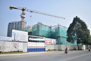 Giá căn hộ Hà Nội tăng “phi mã”; Trung tâm thương mại khởi sắc; Giá văn phòng hạng A “hạ nhiệt”