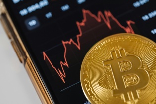 Bitcoin sắp tiến tới cột mốc lịch sử, nhà đầu tư nên làm gì?