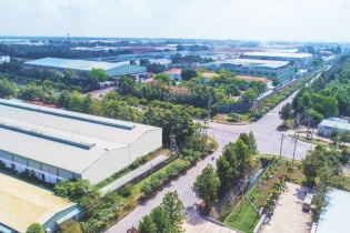 Bất động sản công nghiệp vẫn là lá cờ đầu; Vấn nạn đầu cơ khiến giá nhà tăng cao