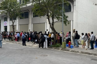 Hà Nội: Người dân xếp hàng nộp hồ sơ nhà ở xã hội từ 2 giờ sáng