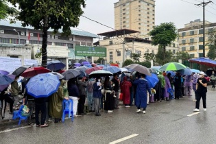 Bộ Xây dựng lên tiếng về tình trạng người dân chật vật nộp hồ sơ nhà ở xã hội