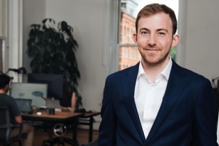CEO quỹ đầu tư tỷ đô khuyên người trẻ đừng mua nhà