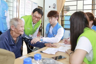 Doosan Vina đã chi hơn 5,5 triệu USD giúp xây dựng cộng đồng lành mạnh