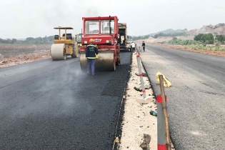 Điều chỉnh một phần dự án đường nối Cảng hàng không đến Khu phức hợp Vân Đồn thành đường cao tốc