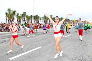 Vũ điệu đường phố nóng bỏng khuấy động Carnaval Hạ Long 2019