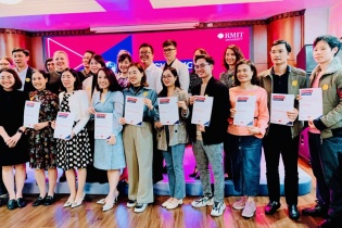 Đại học RMIT và Tập đoàn Sao Đỏ hoàn thành khoá đào tạo nhân lực logistics đầu tiên