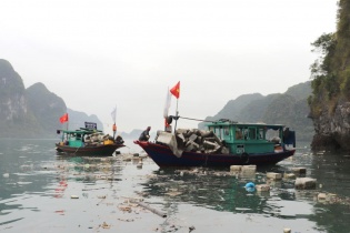 Quảng Ninh khẩn trương làm sạch biển