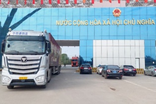 Kim ngạch xuất nhập khẩu qua Móng Cái tiếp tục tăng và đạt hơn 2,2 tỷ USD