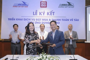 Khách đi tàu đã có thể mua vé ngay trên di động với ứng dụng MoMo