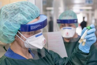 Cập nhật diễn biến dịch virus Corona: Người thứ 13 nhiễm virus nCoV cũng trở về từ Vũ Hán