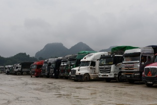 Việt Nam và Trung Quốc cần thống nhất mở thêm một số luồng thông quan, giảm ùn tắc ở các cửa khẩu 