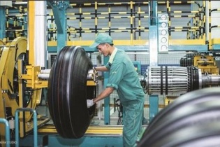 Ảnh hưởng bởi dịch Covid, Cao su Đà Nẵng giảm lãi quý II 39%