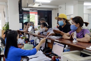  Mỗi tháng có gần 100 nghìn người xin hưởng trợ cấp thất nghiệp 