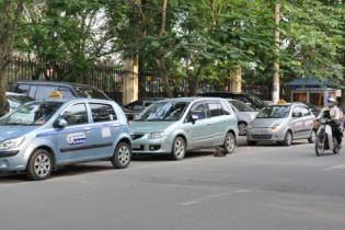 Yêu cầu dừng hoạt động với các doanh nghiệp taxi không lắp GPS