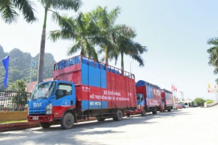 Tân Á Đại Thành trao tặng 60 bồn nước nhựa tới đồng bào Quảng Ninh