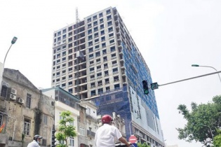 Cưỡng chế tháo dỡ phần sai phạm nhà 8B Lê Trực 