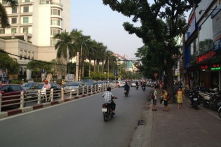 Cấm xe khách, taxi qua phố Cát Linh trong 7,7 tháng