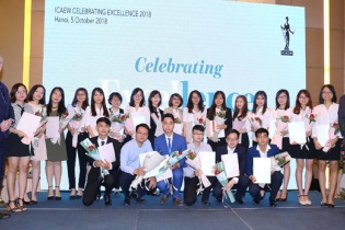 54 học viên đầu tiên nhận chứng chỉ quốc tế về Tài chính, Kế toán và Kinh doanh của ICAEW 