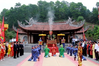 Tín ngưỡng thờ cúng Hùng Vương: Sự cố kết của cộng đồng trong nghĩa "đồng bào"