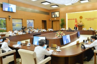 Thường vụ Quốc hội xem xét các kế hoạch kinh tế-xã hội, ngân sách, đầu tư công