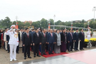 Ngày đầu tiên kỳ họp thứ 10: Quốc hội nghe những kế hoạch triệu tỷ
