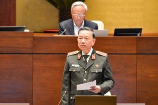 Bộ trưởng Tô Lâm muốn "chốt" dứt khoát thời điểm bỏ hộ khẩu giấy