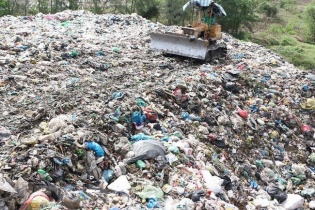 Gần 80% bãi chôn lấp rác thải không hợp vệ sinh