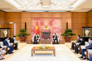 Việt Nam luôn quan tâm, chia sẻ với Lào trong chống dịch Covid-19