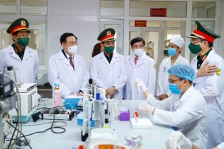 Chủ tịch Quốc hội lưu ý ba vấn đề trong sản xuất vắc-xin tại Việt Nam 