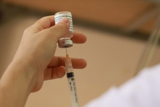Ban Dân vận Trung ương đề xuất ưu tiên tiêm vắc-xin cho người lao động; sớm nghiên cứu tiêm vắc-xin dịch vụ