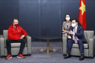 Chủ tịch Quốc hội Vương Đình Huệ gặp gỡ một số doanh nghiệp quốc tế