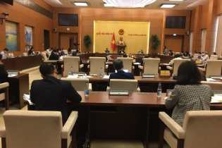 Chính phủ đề xuất ưu đãi thuế cho ô tô điện chạy pin
