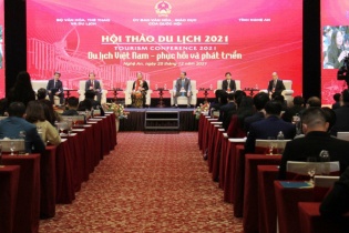 Phục hồi và phát triển du lịch: Mở, mở và mở