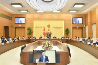 Ủy ban Thường vụ Quốc hội sẽ xem xét đề nghị "nới" trần làm thêm giờ