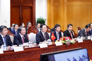 Chủ tịch Quốc hội Vương Đình Huệ hội đàm với Chủ tịch Quốc hội Lào Saysomphone Phomvihan